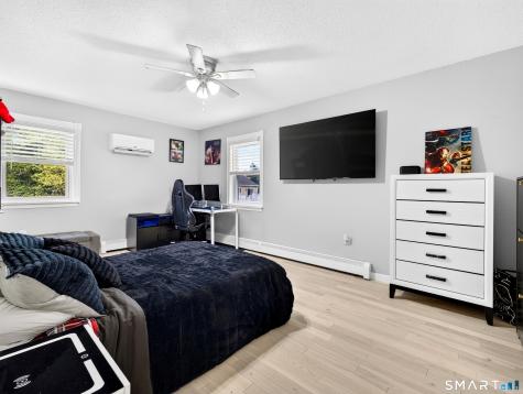 4 Pamela Way Waterford CT 06385