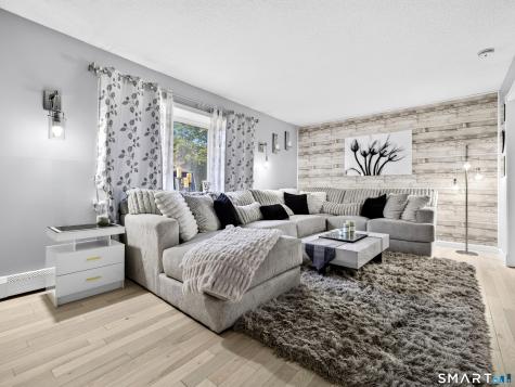 4 Pamela Way Waterford CT 06385