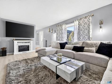 4 Pamela Way Waterford CT 06385