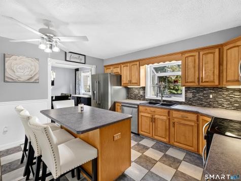 4 Pamela Way Waterford CT 06385