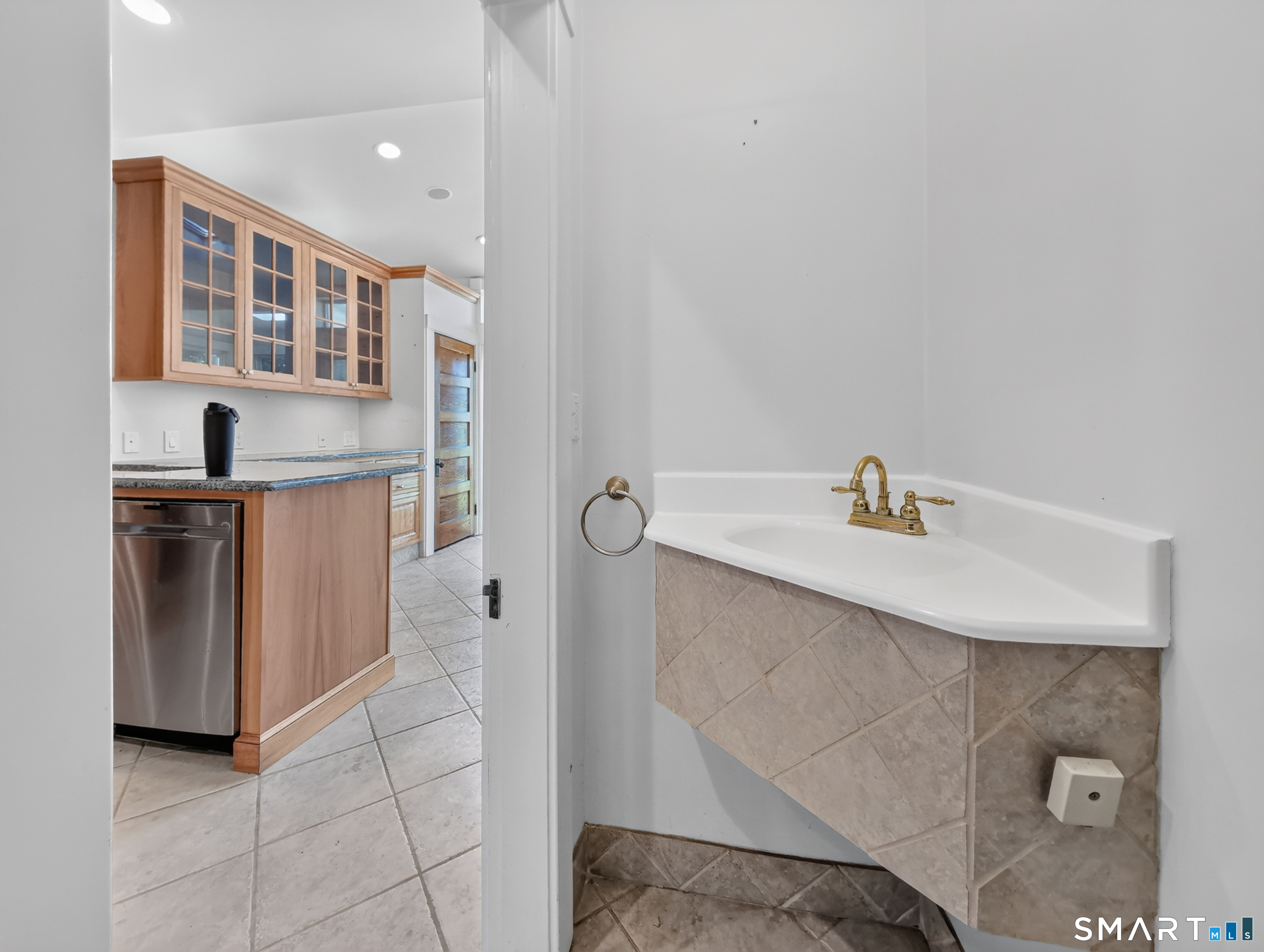 27 Willow Street Stonington CT 06355