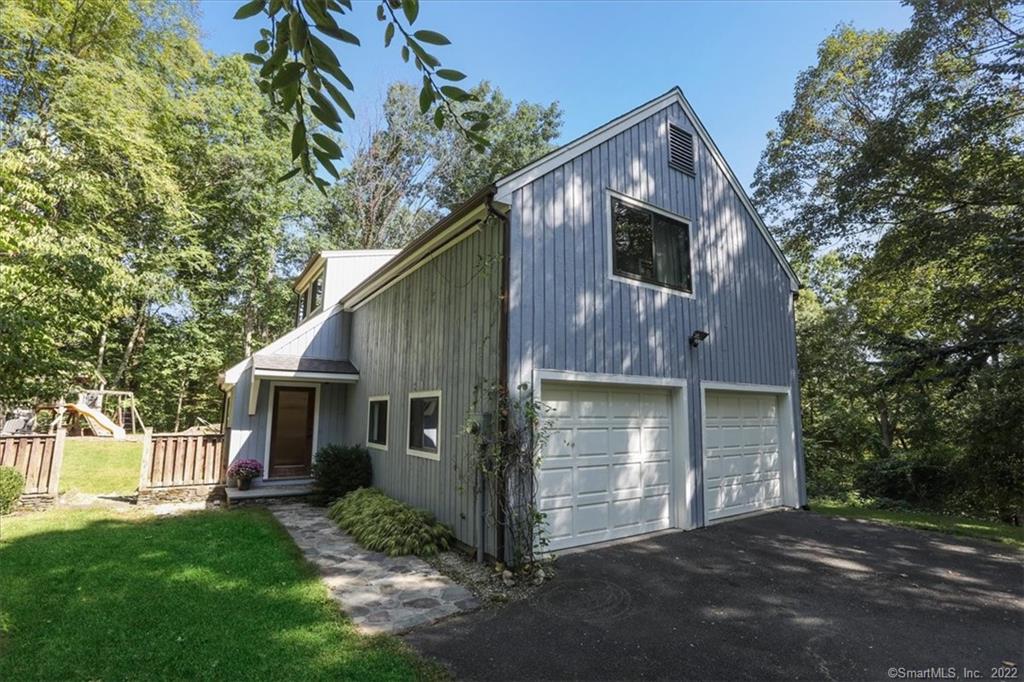 35 Lamppost Drive Redding CT 06896