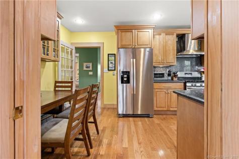 34 Glenwood Avenue New London CT 06320