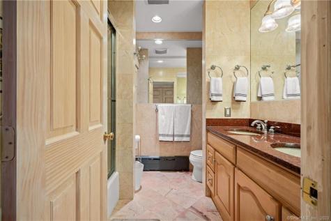 34 Glenwood Avenue New London CT 06320