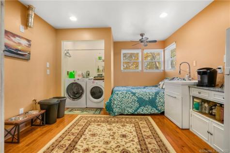 34 Glenwood Avenue New London CT 06320