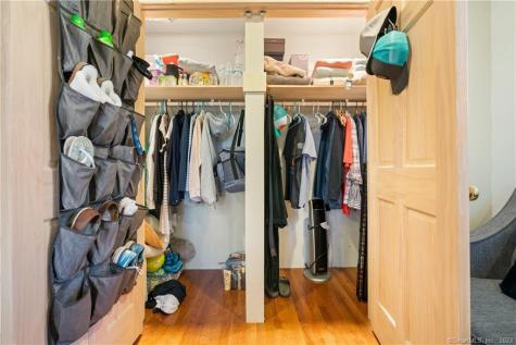 34 Glenwood Avenue New London CT 06320