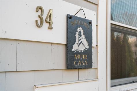 34 Glenwood Avenue New London CT 06320