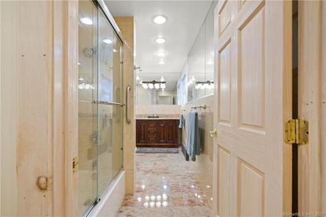 34 Glenwood Avenue New London CT 06320