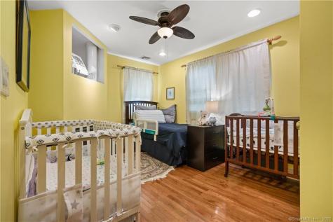 34 Glenwood Avenue New London CT 06320