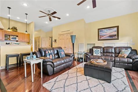 34 Glenwood Avenue New London CT 06320