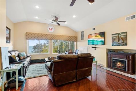 34 Glenwood Avenue New London CT 06320
