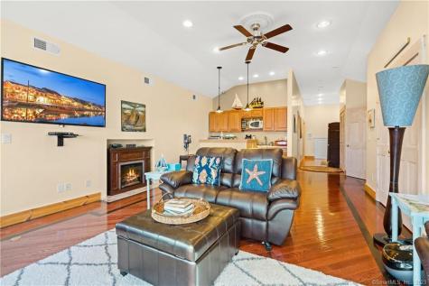 34 Glenwood Avenue New London CT 06320