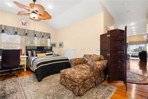 34 Glenwood Avenue New London CT 06320