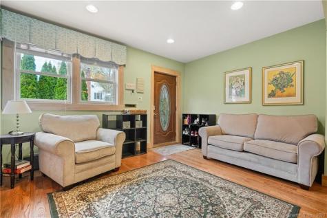 34 Glenwood Avenue New London CT 06320