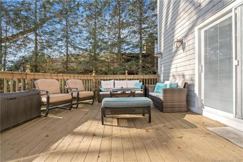 34 Glenwood Avenue New London CT 06320