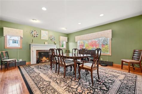 34 Glenwood Avenue New London CT 06320