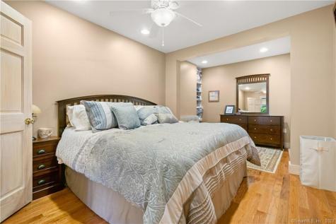 34 Glenwood Avenue New London CT 06320