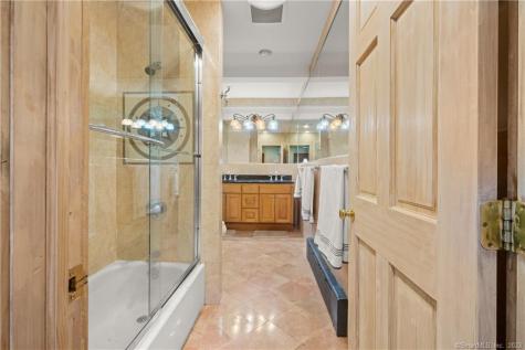 34 Glenwood Avenue New London CT 06320