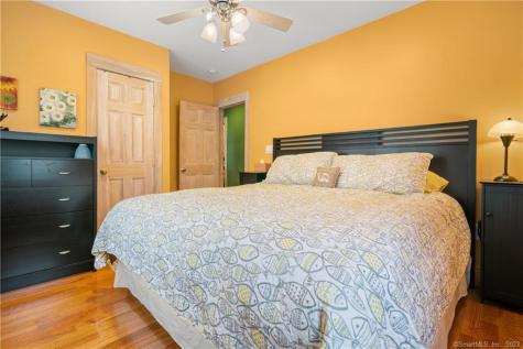 34 Glenwood Avenue New London CT 06320