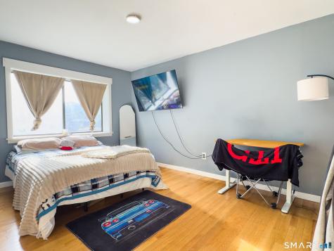 51 Valley Drive Naugatuck CT 06770