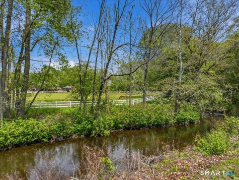 128 Spring Road North Haven CT 06473
