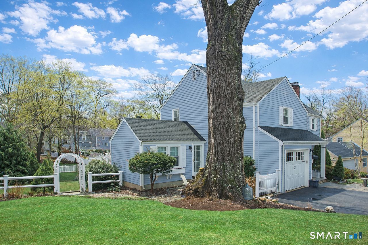 22 Trotwood Drive West Hartford CT 06117