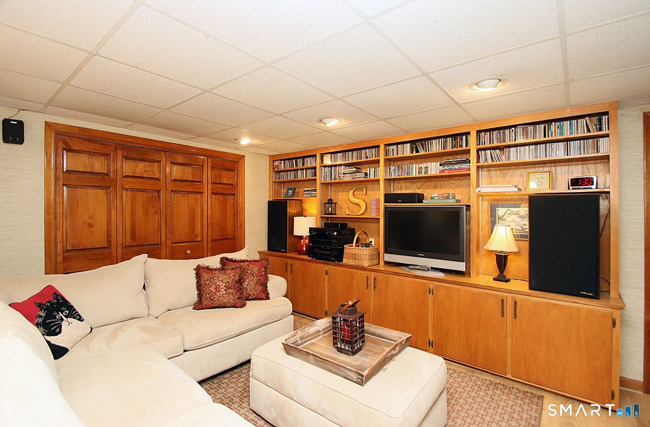 22 Trotwood Drive West Hartford CT 06117