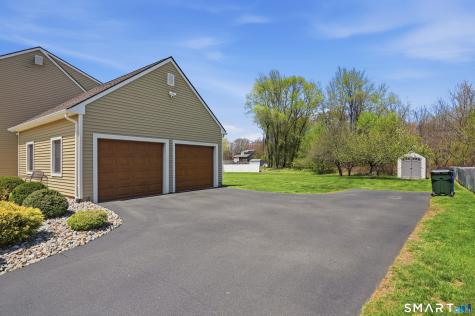 17 Melody Lane East Hartford CT 06118