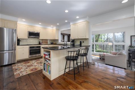 122 Crest Road Middlebury CT 06762