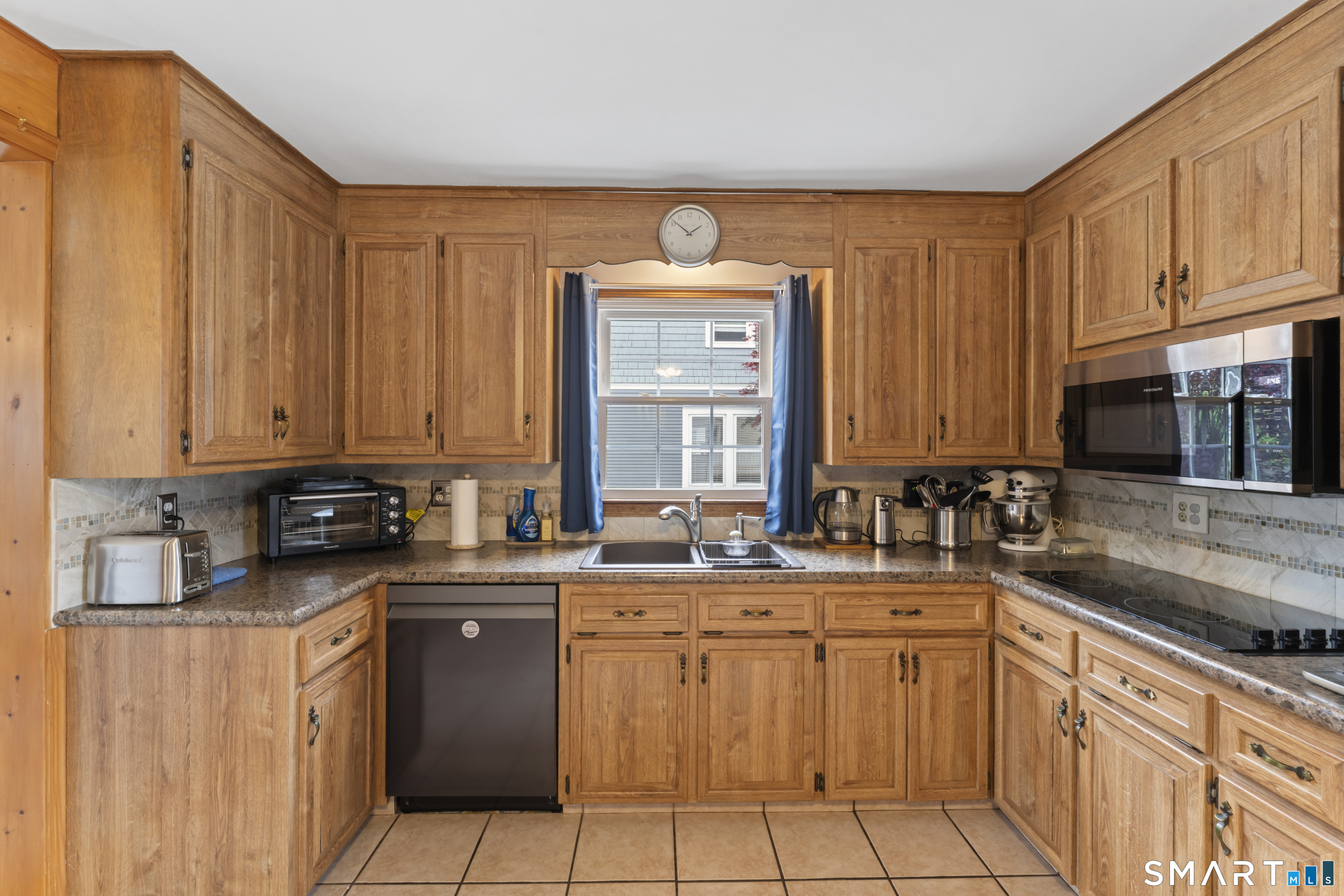 8 James Street Windsor Locks CT 06096