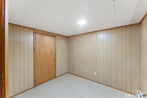8 James Street Windsor Locks CT 06096