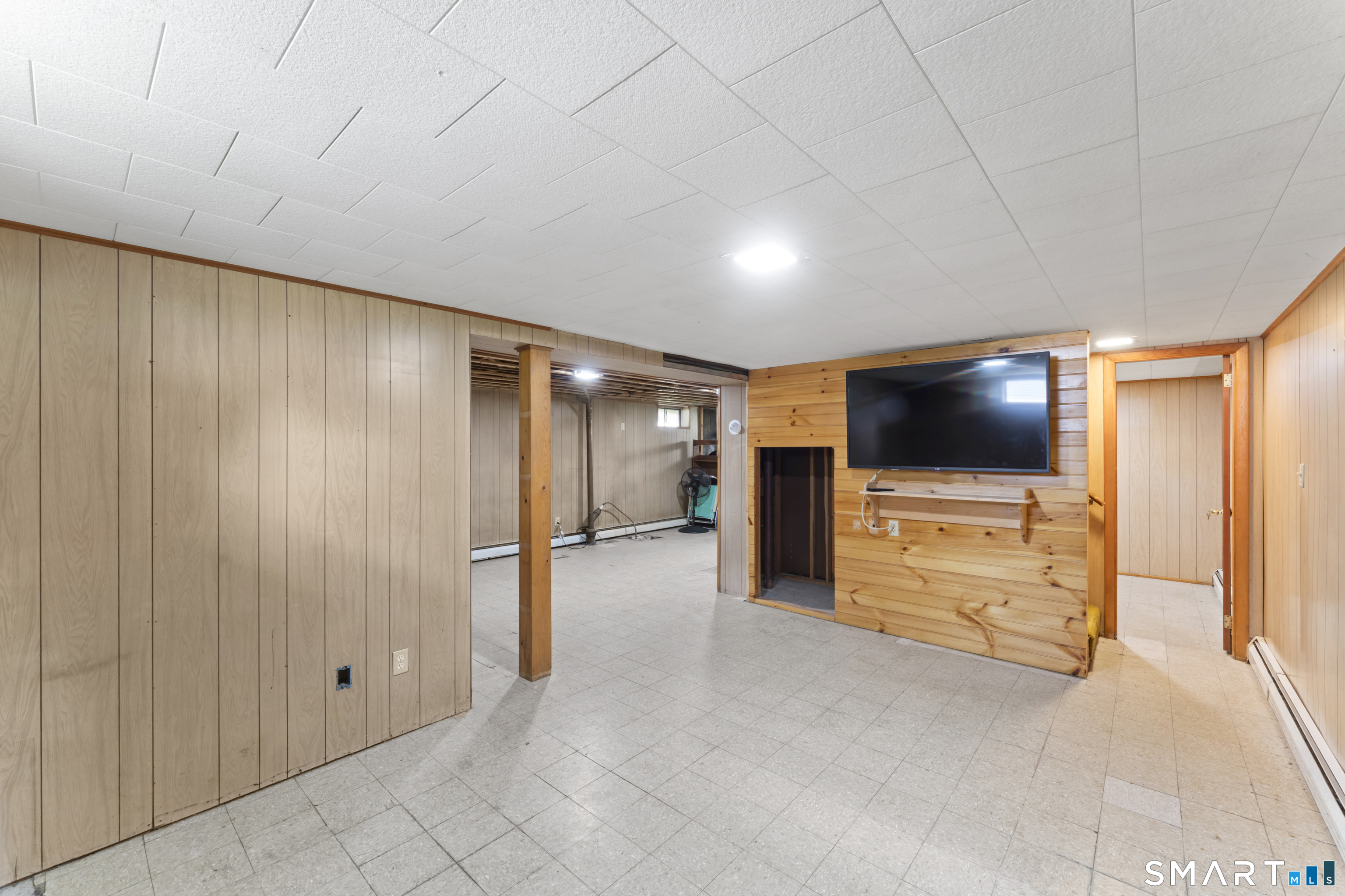 8 James Street Windsor Locks CT 06096