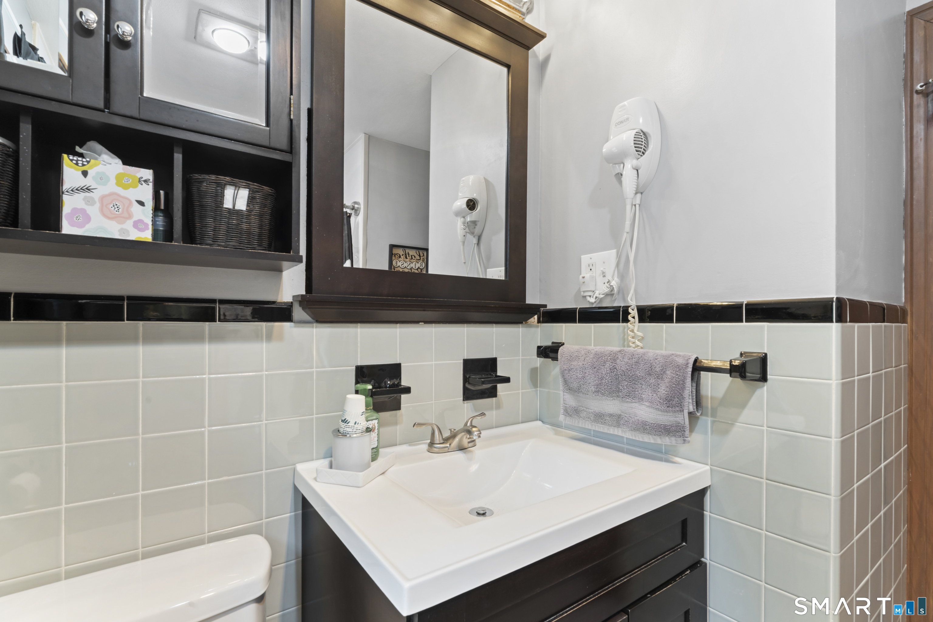8 James Street Windsor Locks CT 06096