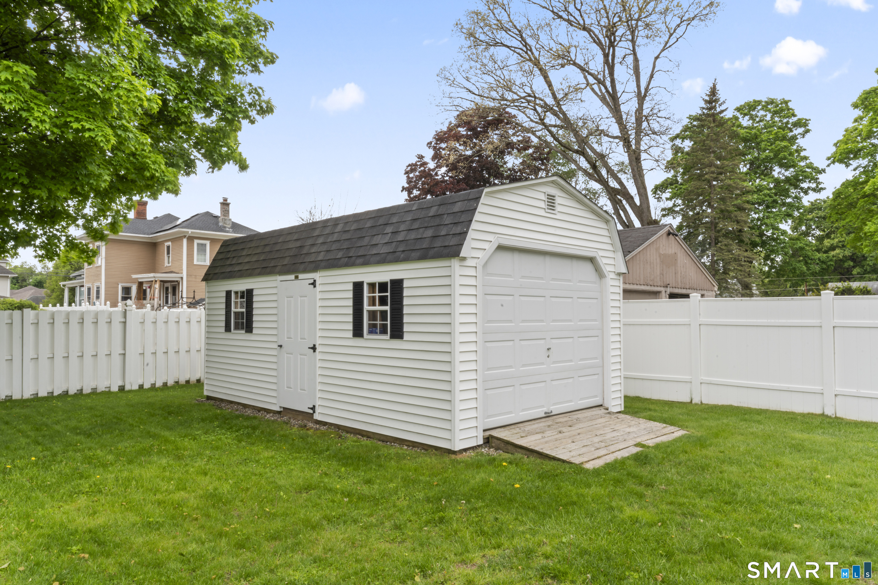 8 James Street Windsor Locks CT 06096