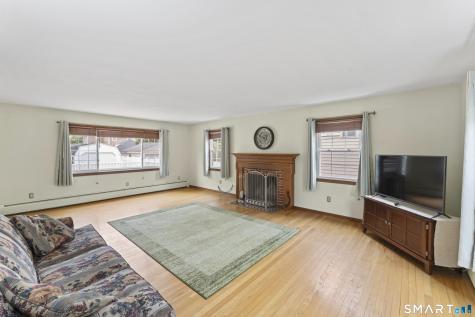 8 James Street Windsor Locks CT 06096
