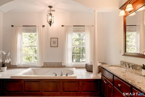 14 Highwood Crossing Burlington CT 06013