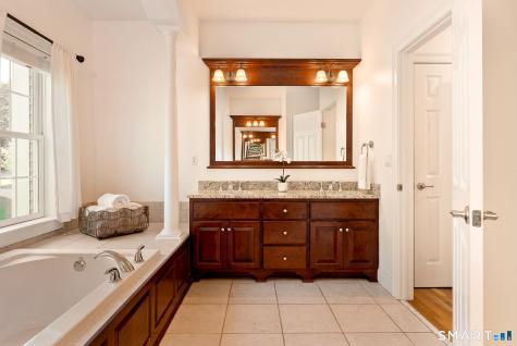 14 Highwood Crossing Burlington CT 06013