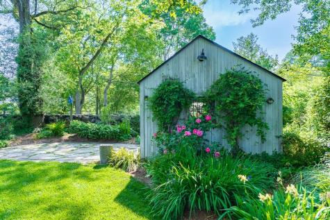 105 River Road Groton CT 06355