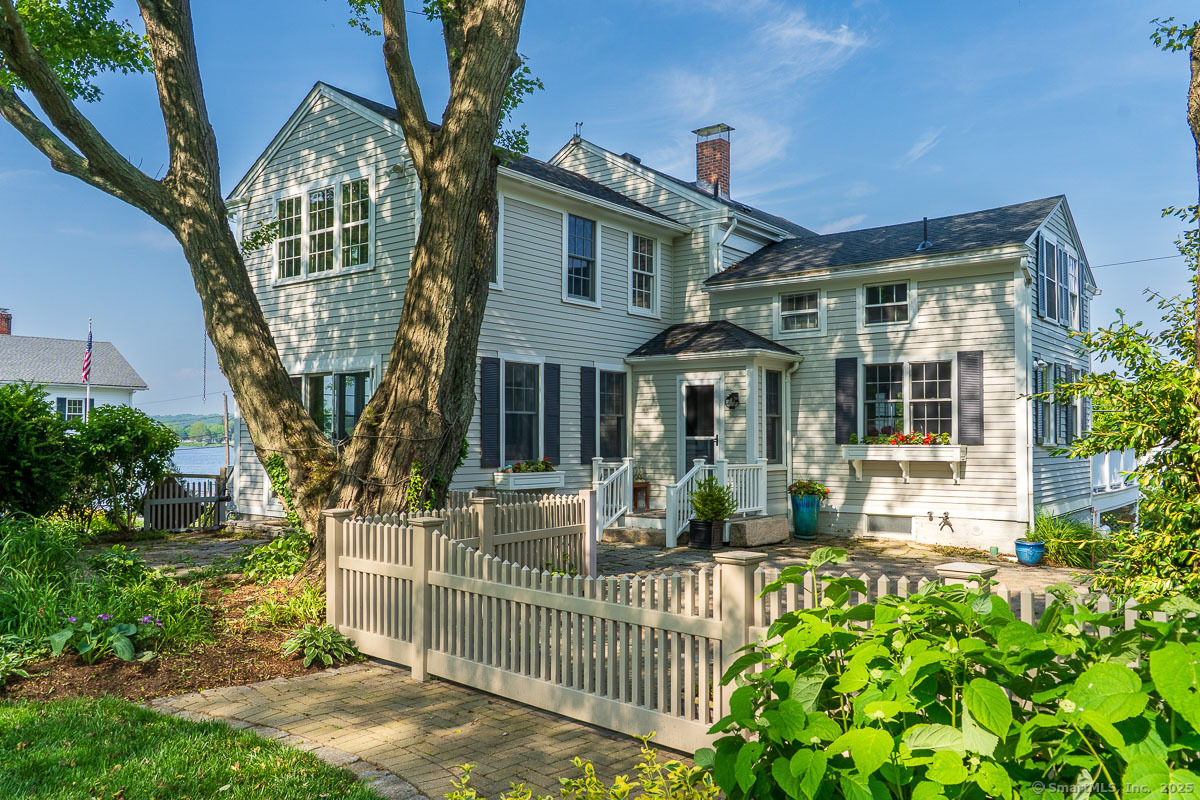 105 River Road Groton CT 06355