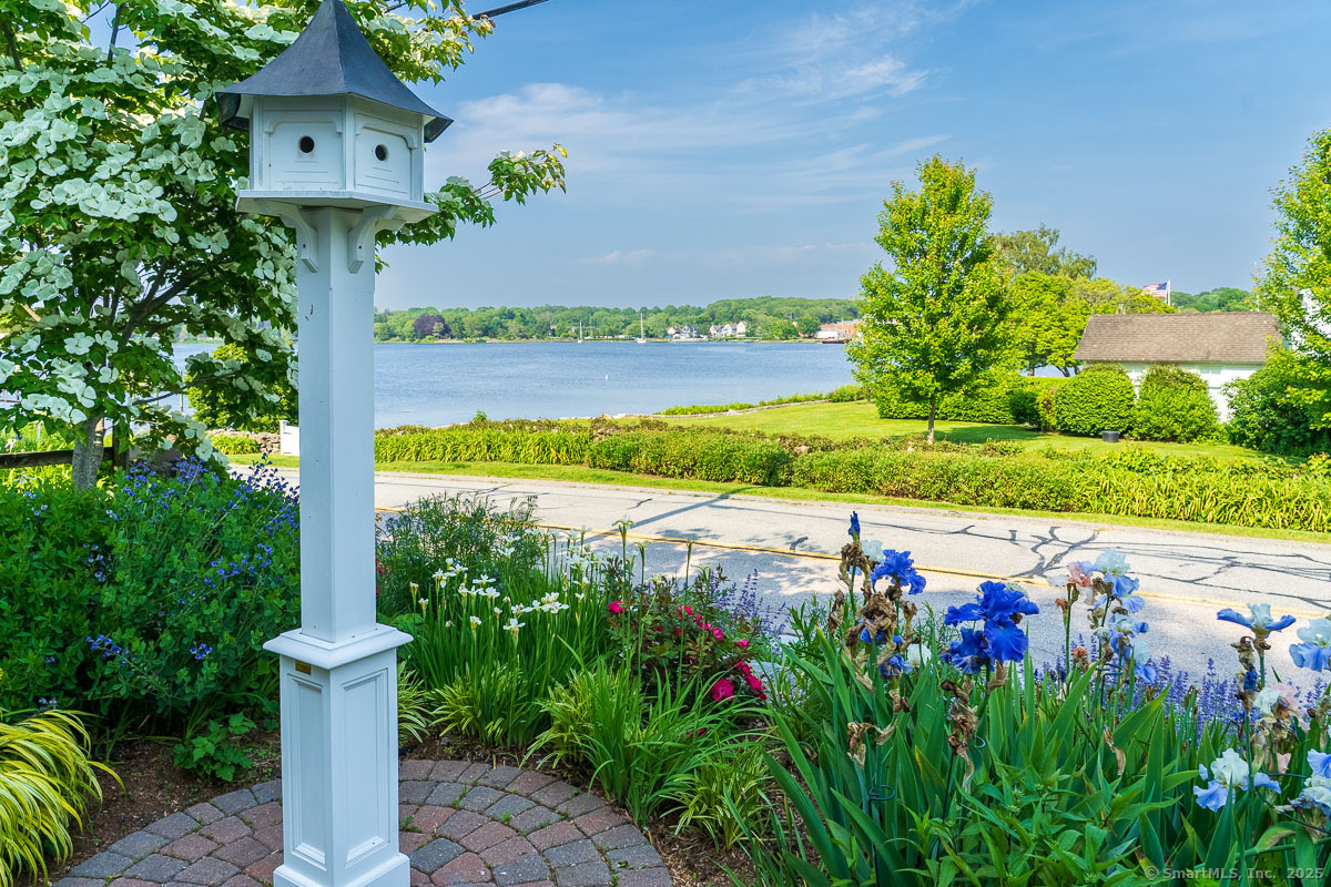 105 River Road Groton CT 06355