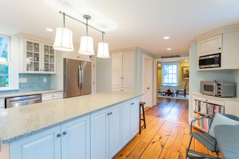 105 River Road Groton CT 06355