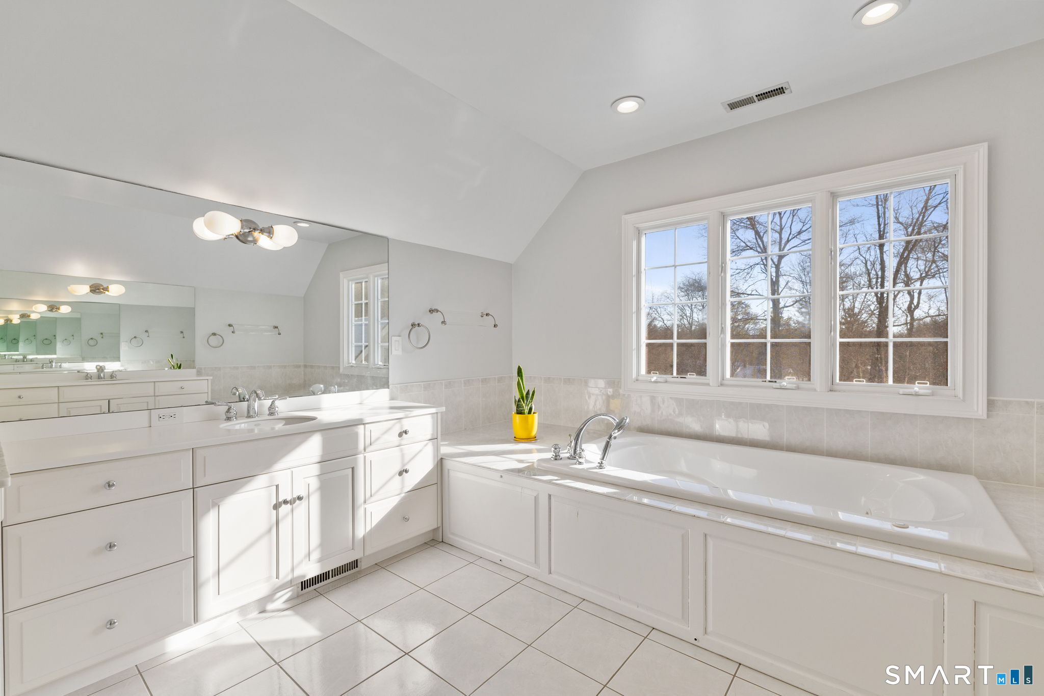 16 Robin Hood Lane Easton CT 06612