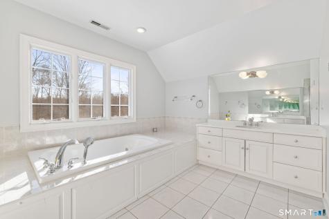 16 Robin Hood Lane Easton CT 06612