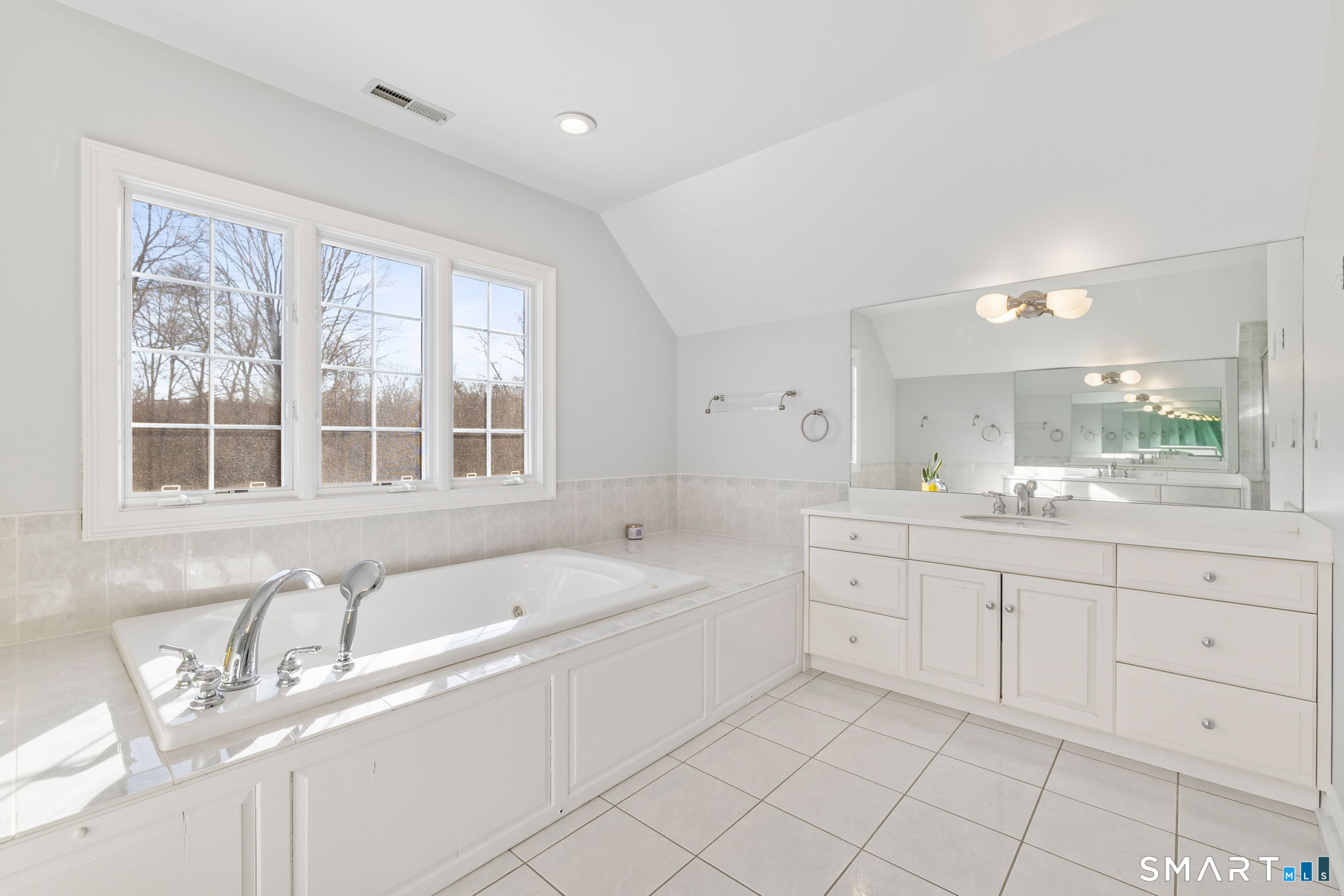 16 Robin Hood Lane Easton CT 06612