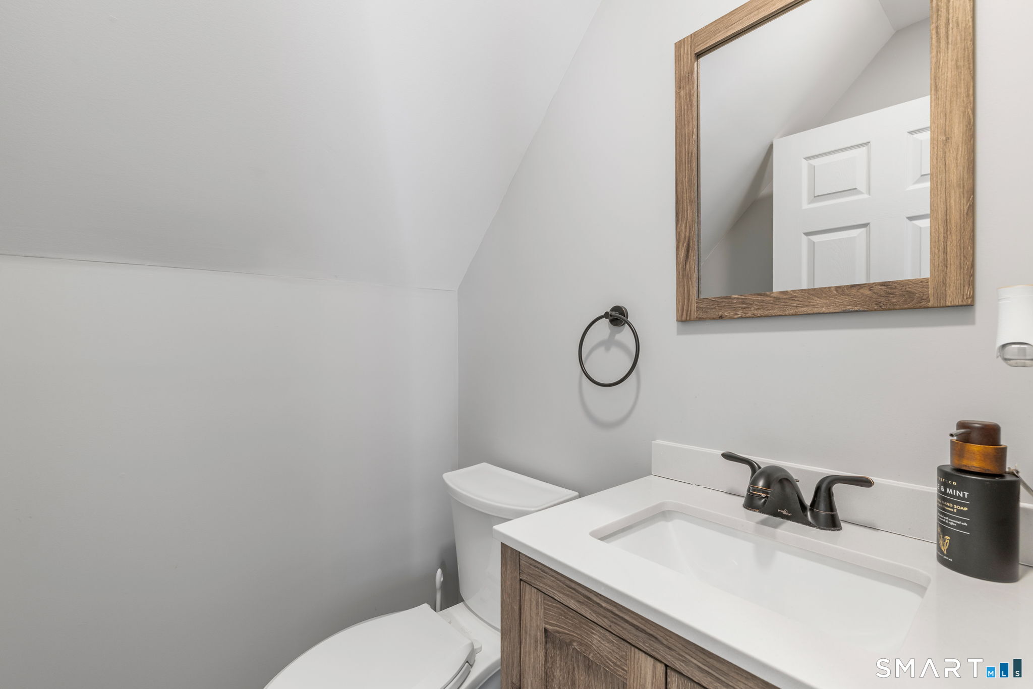 16 Robin Hood Lane Easton CT 06612