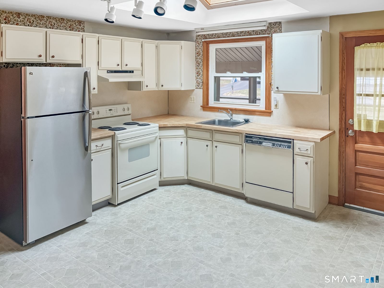 9 Bridlepath Road Simsbury CT 06092