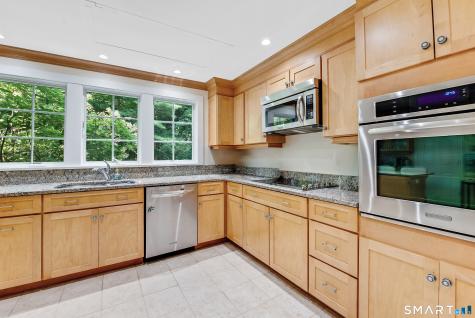 11 Cove Hill Road Essex CT 06426