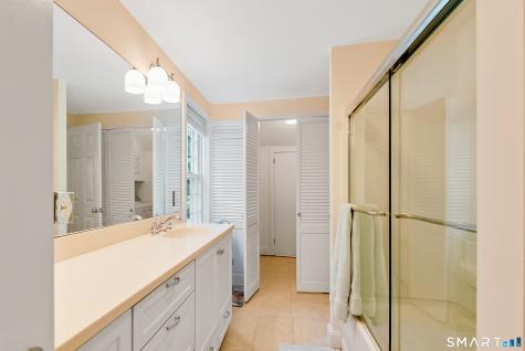 11 Cove Hill Road Essex CT 06426