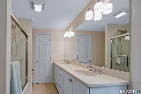 11 Cove Hill Road Essex CT 06426
