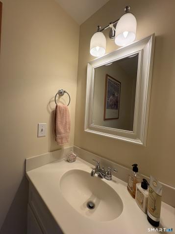11 Cove Hill Road Essex CT 06426